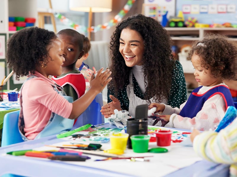 kindergarden-teacher-painting-with-children-4-3